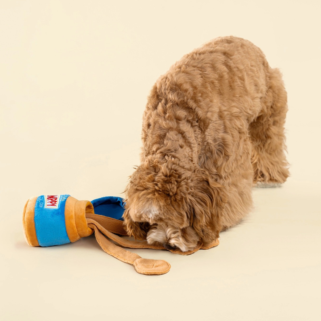 Coco & Pud Peanut Butter Jar (Pawppy) Ineractive Snuffle Dog Toy with Cavoodle/ Cavachon dog playing with toy - Chewffon