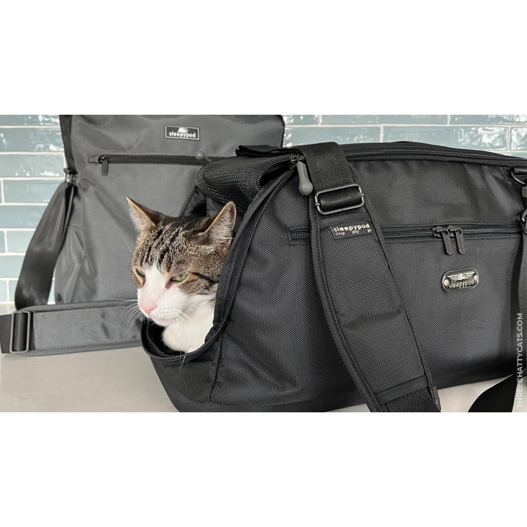 Coco & Pud Sleepypod Air with cat inside - Black