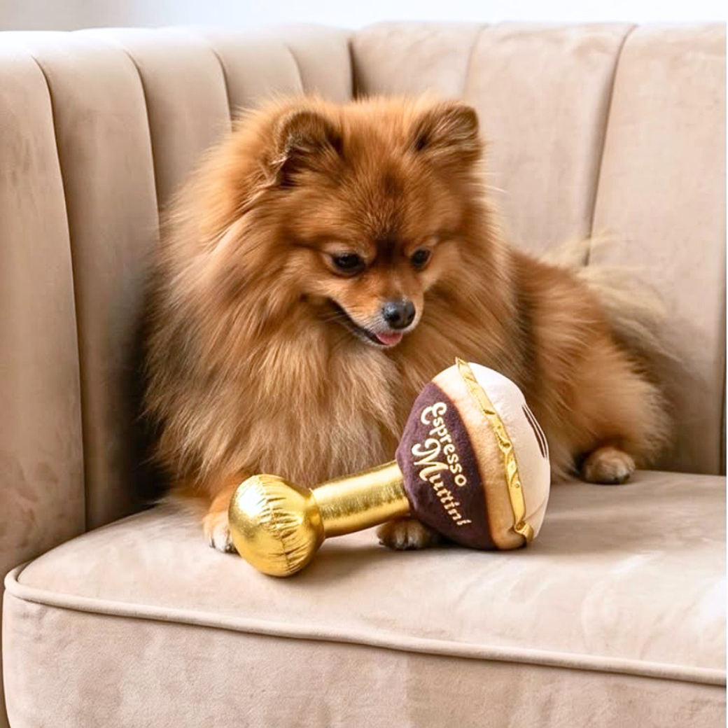 Coco & Pud - Ezpresso Muttini plush dog toy with Pomeranian dog - Haute Diggity Dog